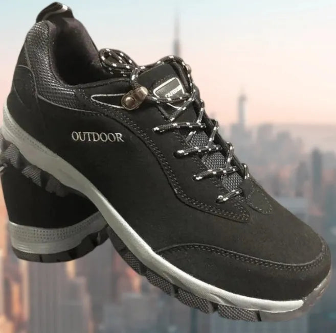 Men's low-cut hiking shoe in Army Green on a natural background