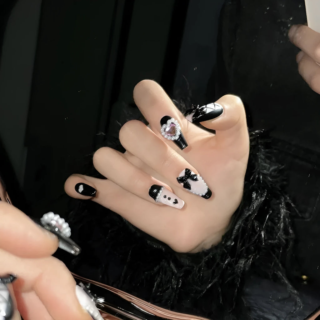 Black pink heart hand-painted detachable manicure set with bow decoration in four sizes