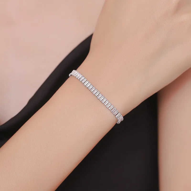 Rectangular brass bracelet with quadrilateral diamond pattern in gold or silver colour
