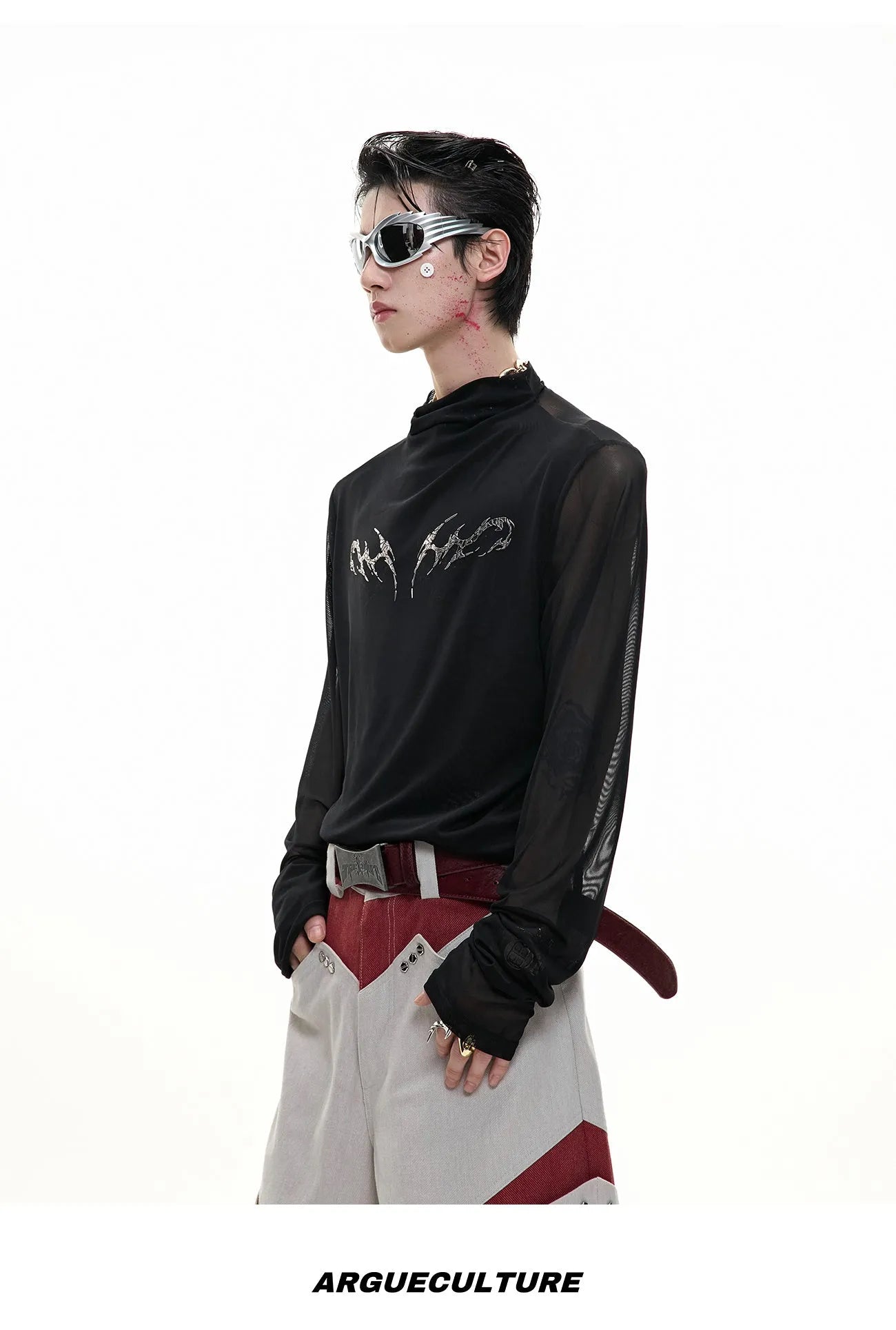 Mesh ice-feeling slim bottoming shirt in black or white with long sleeves and close-fitting Asian sizing