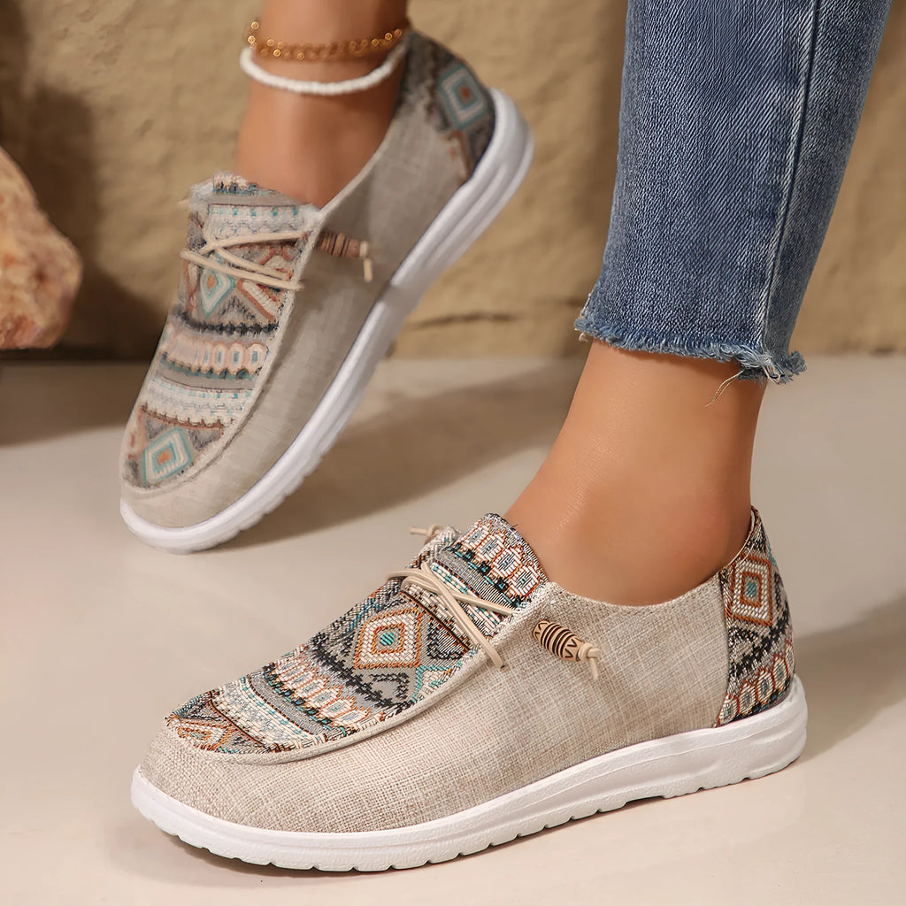 Women's black low-top flat shoes with round toe and artificial PU upper