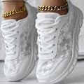 Women's canvas running shoes in four colours with round toe and flat sole design
