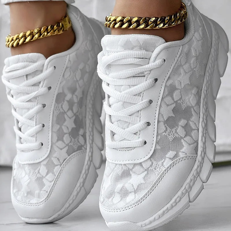 Women's canvas running shoes in four colours with round toe and flat sole design