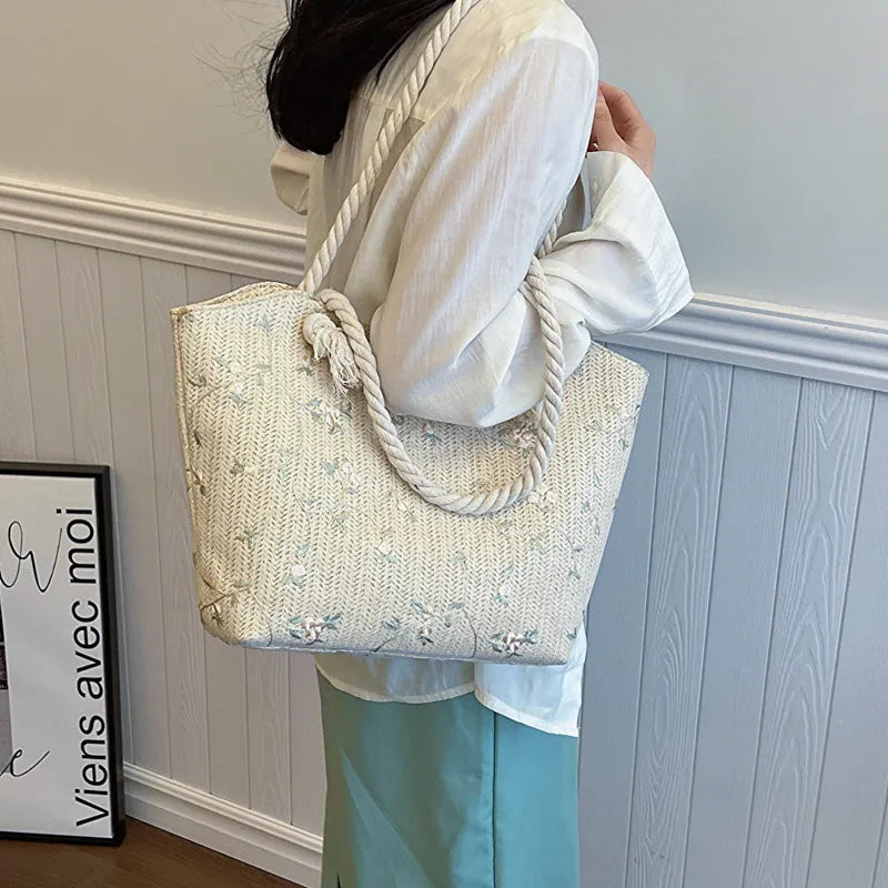 Large straw shoulder bag with woven lace, flap closure, single strap, white or khaki, PU lining