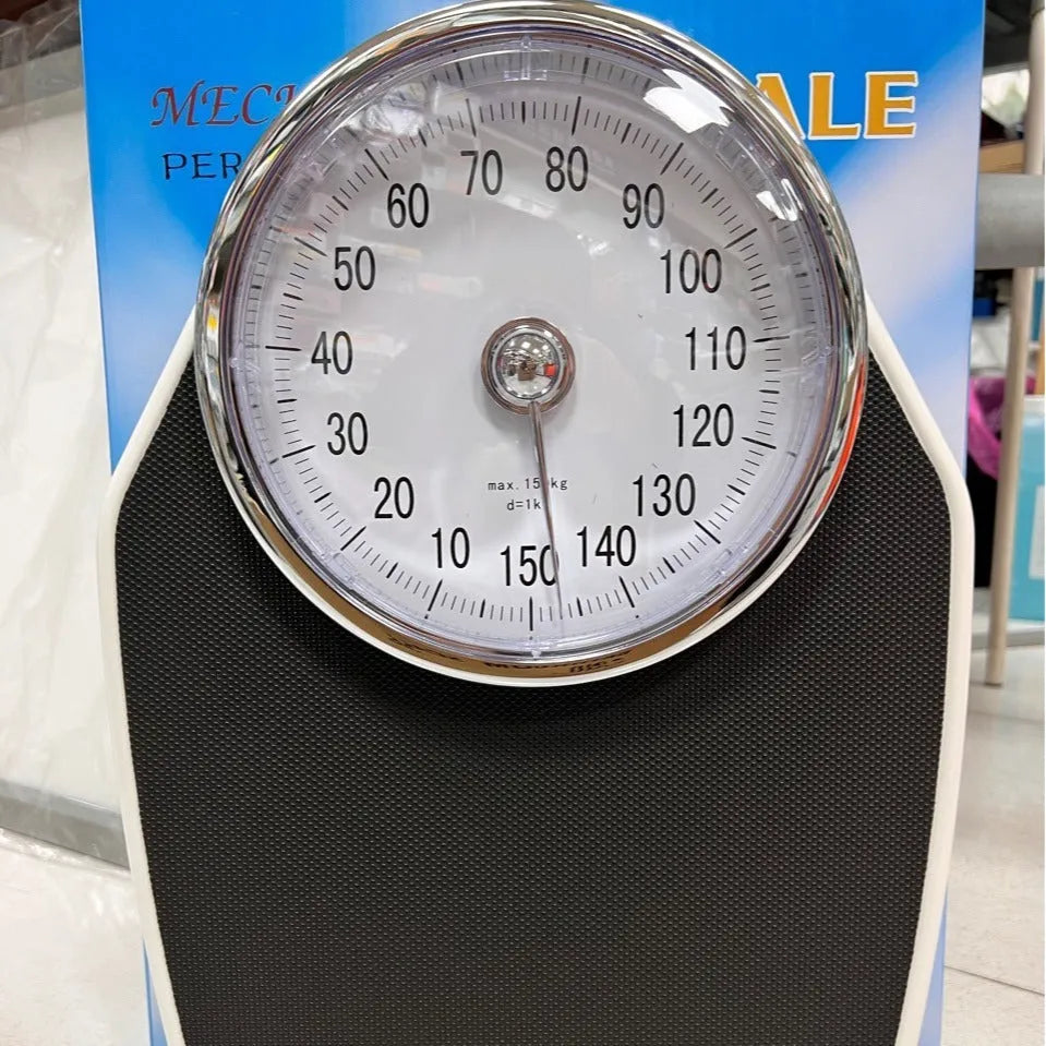 Black mechanical body weight scale with large analogue dial on a 47x35cm platform.