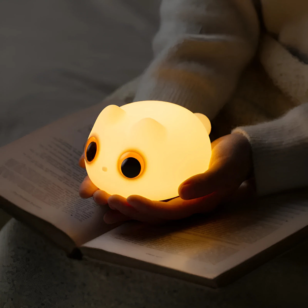 Cat silicone night light, small tangerine or white, with USB charging cable and 20-minute timer