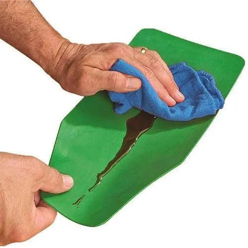 Flexible plastic oil draining funnel tool with mouldable edges, green, available in S 37x17cm and L 50x20cm