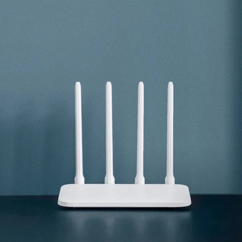 White 4C wireless router with four omnidirectional high gain antennas, 300 Mbps speed and 64 MB memory.