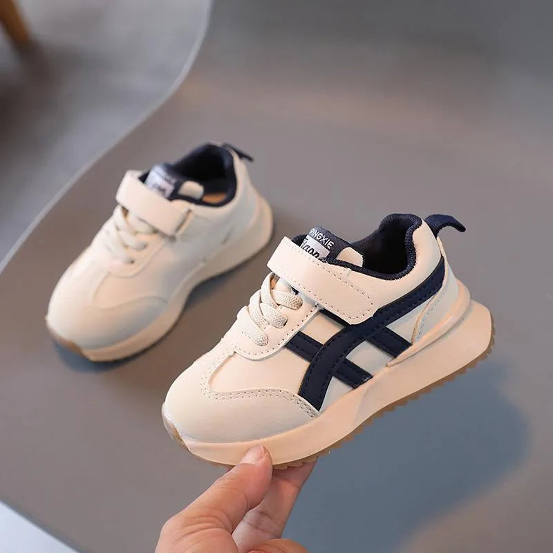 Children's white casual sneakers with velcro fastening and rubber sole