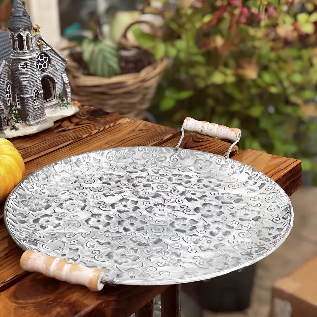 Round wrought iron storage tray with belt detail in European style