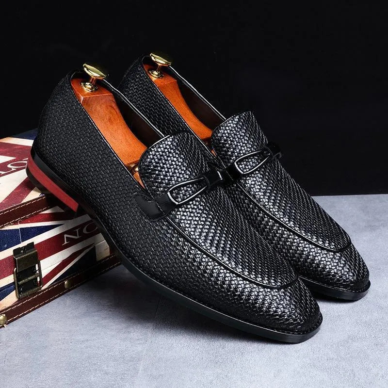 Men's leather business shoes in yellow or black, sizes 38-48, with microfibre upper and pointed toe.