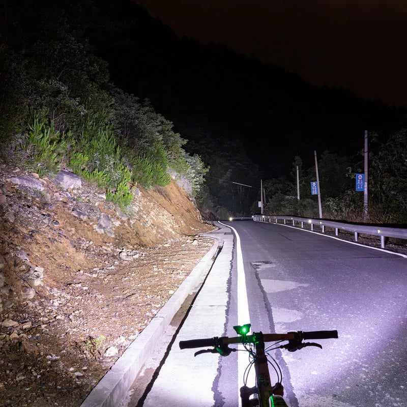 ROCKBROS black aluminium alloy bicycle headlight with 400 lumens USB rechargeable, 103x23x30mm