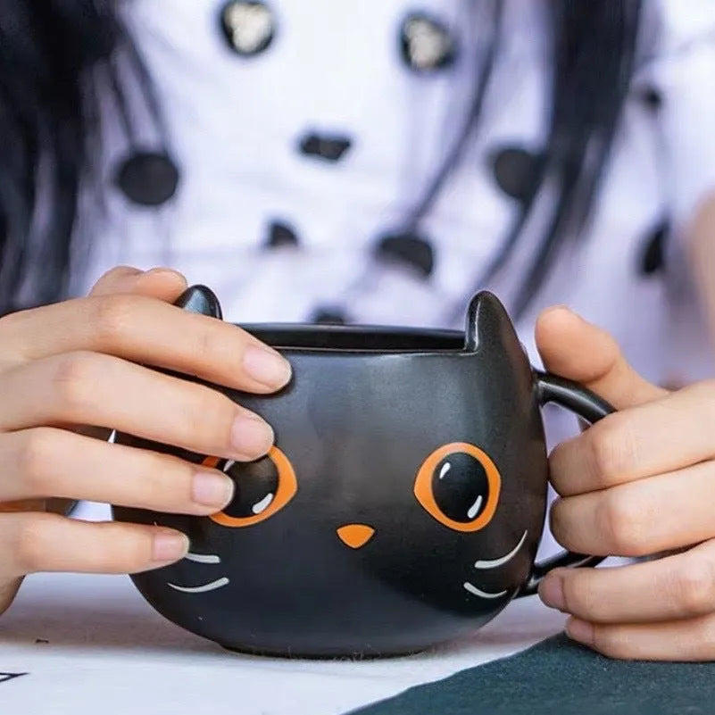 Black ceramic cat-shaped mug with covered spoon lid, 355ml capacity