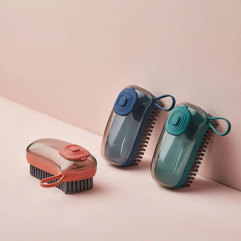 Automatic liquid cleaning brush in ABS plastic with ergonomic grip for shoes and laundry