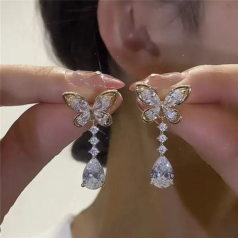 Close-up of women's platinum-coloured bow-shaped stud earrings on a zinc alloy base.