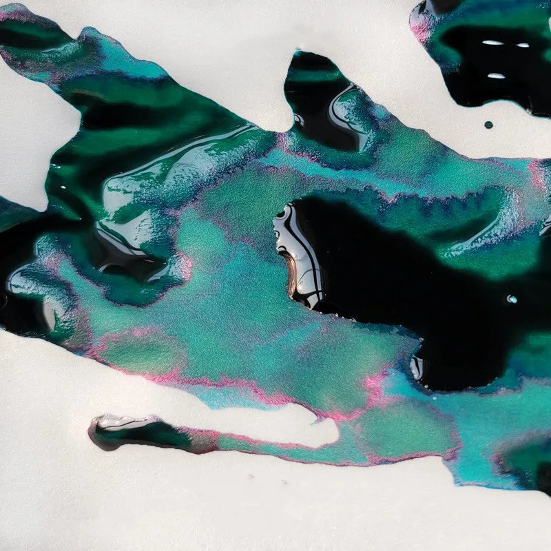 Bottle of MEMORY-0420 gradient sheen ink in gold powder colour for fountain pens.