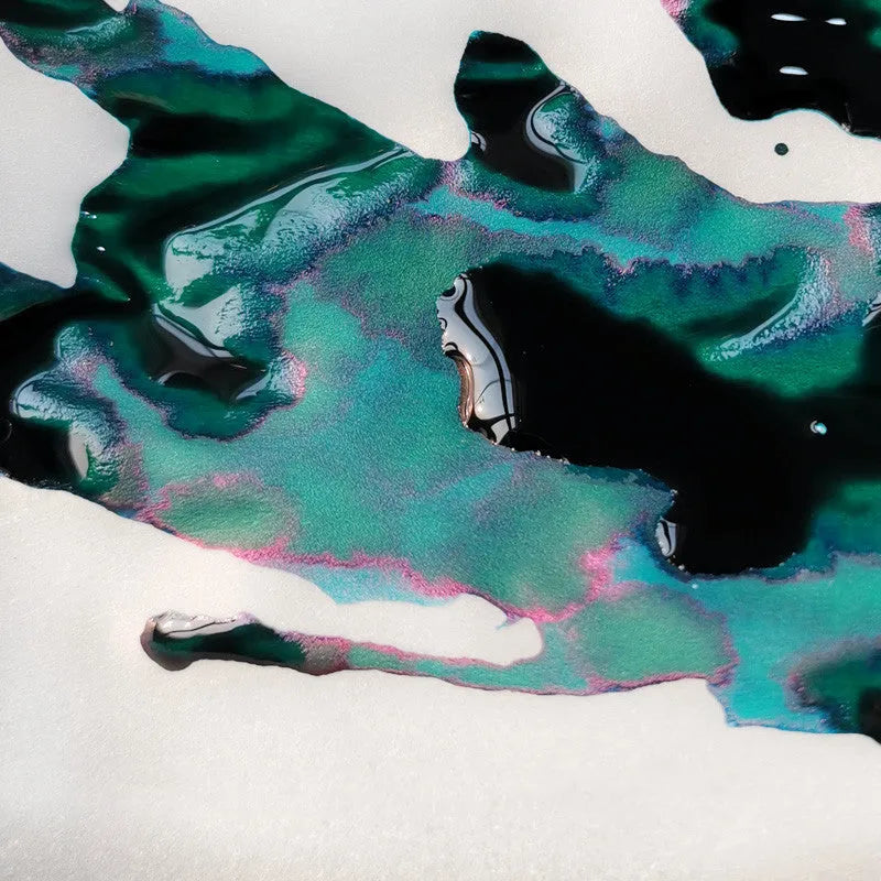 Bottle of MEMORY-0420 gradient sheen ink in gold powder colour for fountain pens.