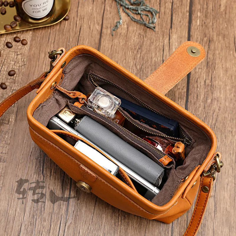 Clementine leather pillow-shape purse, 22cm x 12cm x 6cm, with single strap, cover closure, zip pocket, and phone bag.