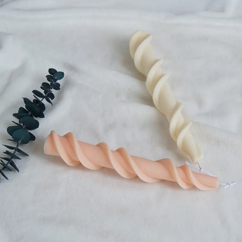 Spiral lace rod silicone candle mould with rotating screw mechanism for DIY candle making