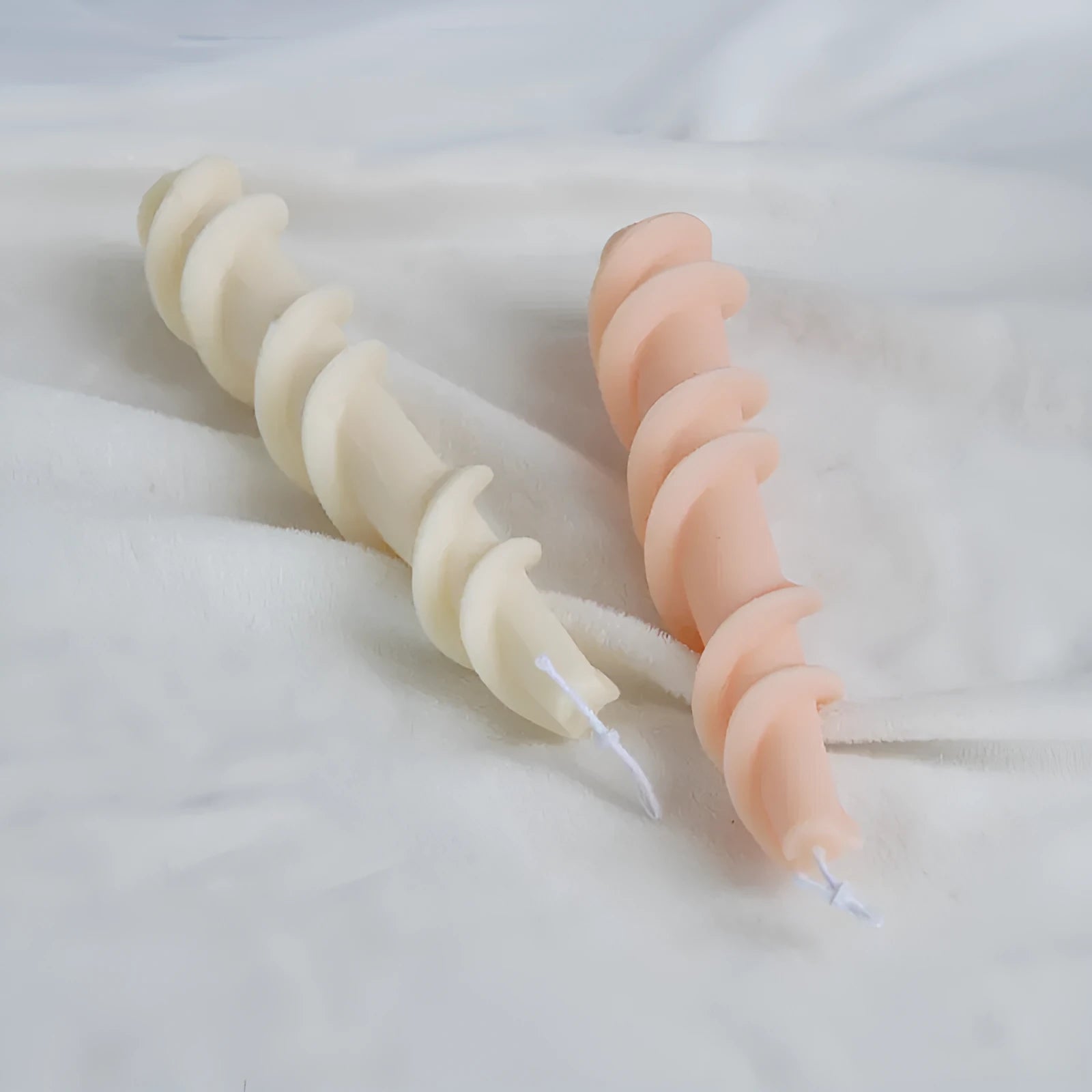 Spiral lace rod silicone candle mould with rotating screw mechanism for DIY candle making