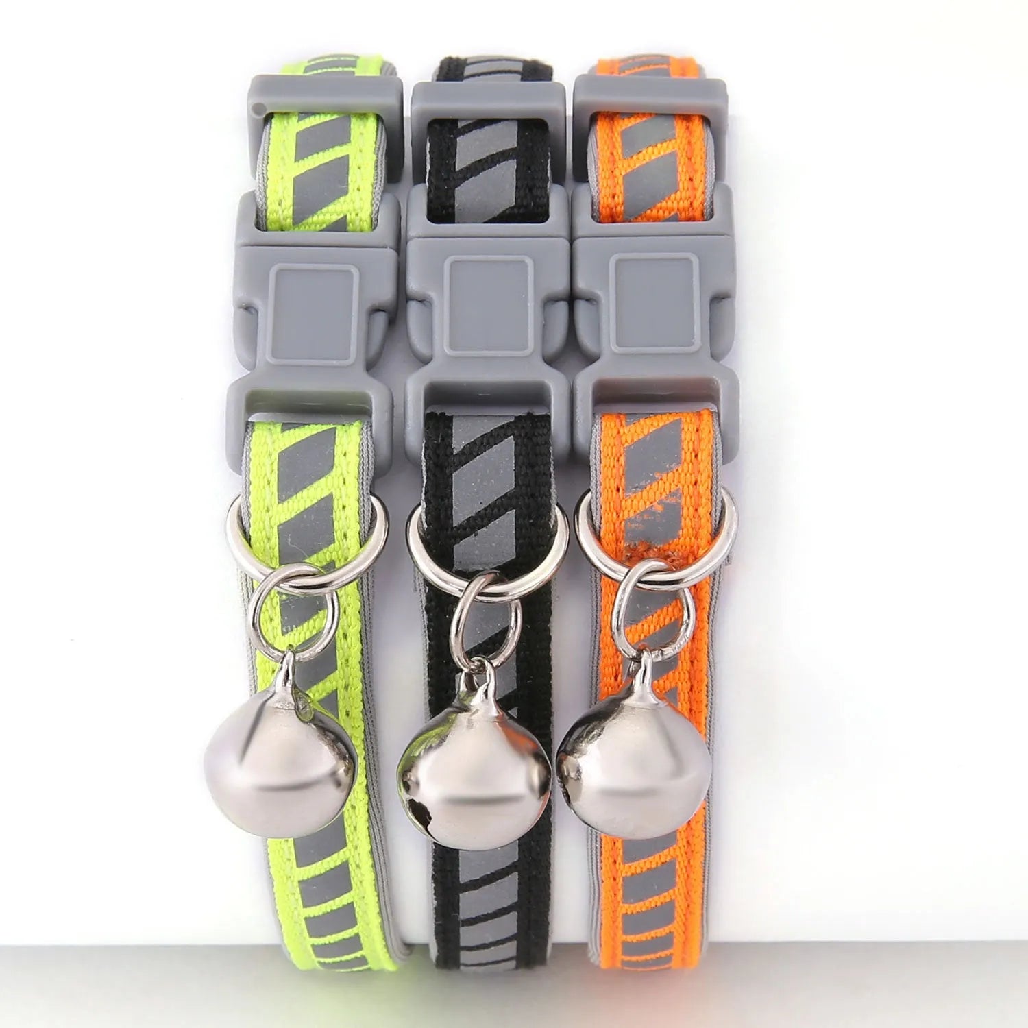 Adjustable reflective plastic buckle pet collar in green and orange with resin buckle and sponge interior, 20-34cm neck fit