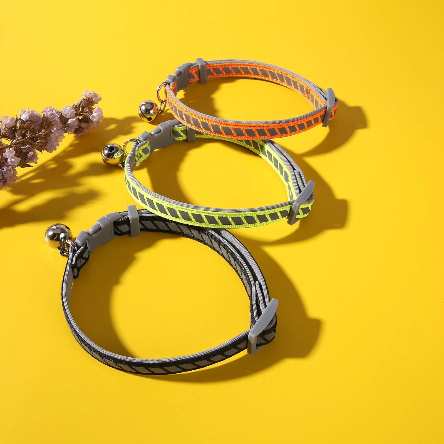 Adjustable reflective plastic buckle pet collar in green and orange with resin buckle and sponge interior, 20-34cm neck fit