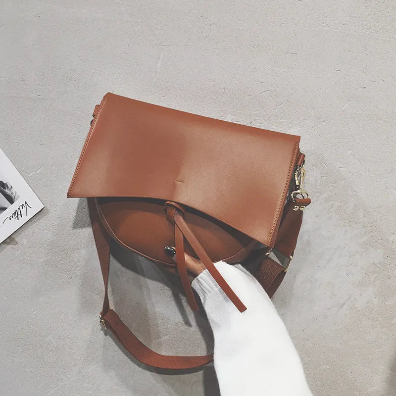 Picture In Cheek retro broadband one-shoulder messenger bag, medium square PU women's bag, black brown coffee