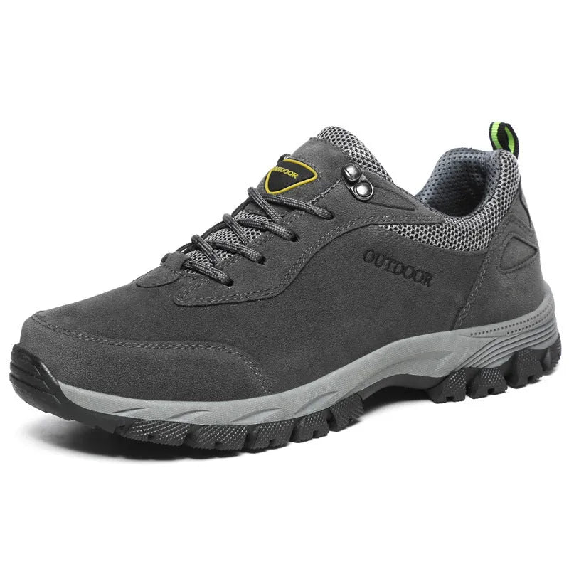 Men's low-cut hiking shoe in Army Green on a natural background