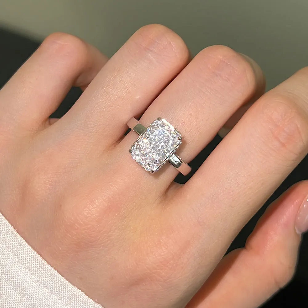 S925 sterling silver women's ring with geometric quadrilateral shape, available in two colours and sizes 5 to 9