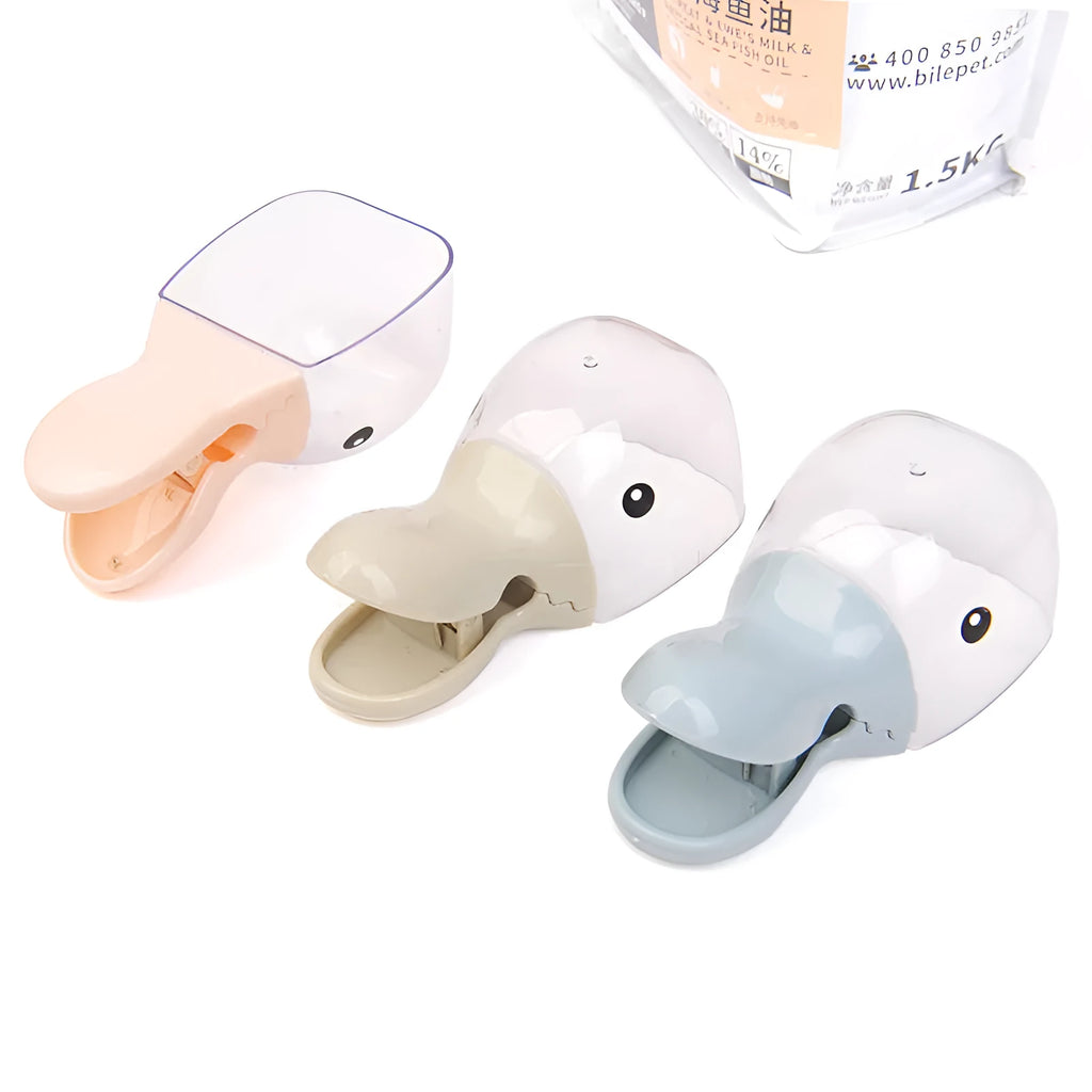 Cat food seal fresh-keeping clip with scoop in beige on a pet food bag