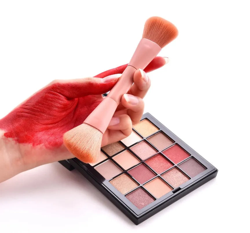 10-piece wooden handle makeup brush set with nylon bristles in various sizes