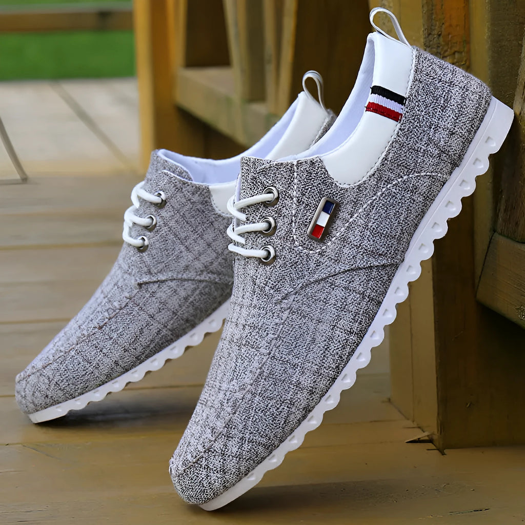 Hemp upper autumn sailing shoes in black with car suture pattern and shallow mouth