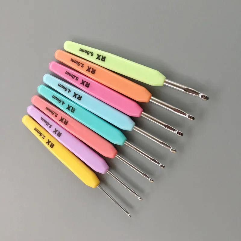 Complete set of 16 crochet hooks with two handle types and a grey PU storage bag