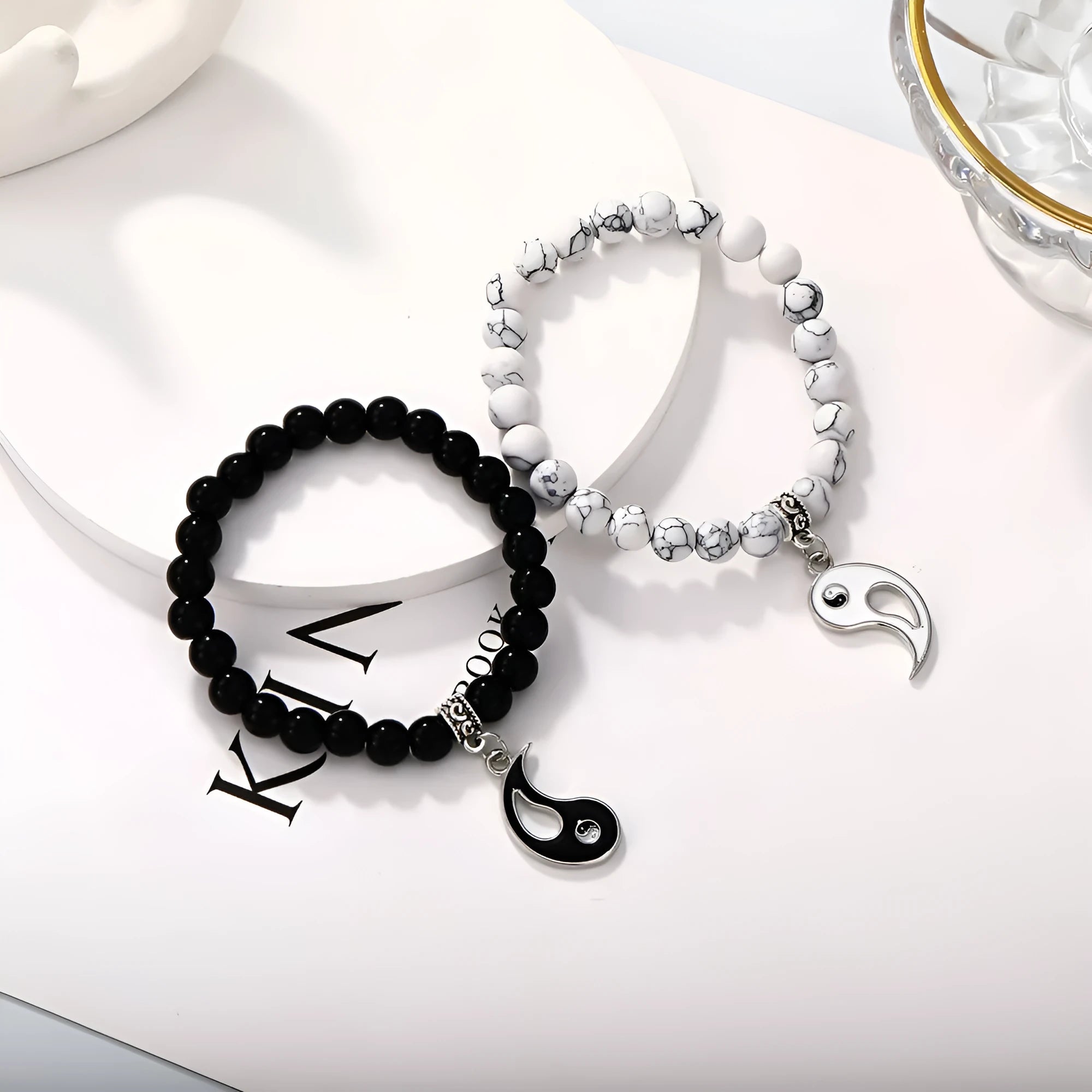 Geometric eight-diagram alloy bracelet with electroplated finish in unisex design