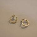 S925 sterling silver fishtail earring with 14k gold plating, showing 8mm inner diameter.