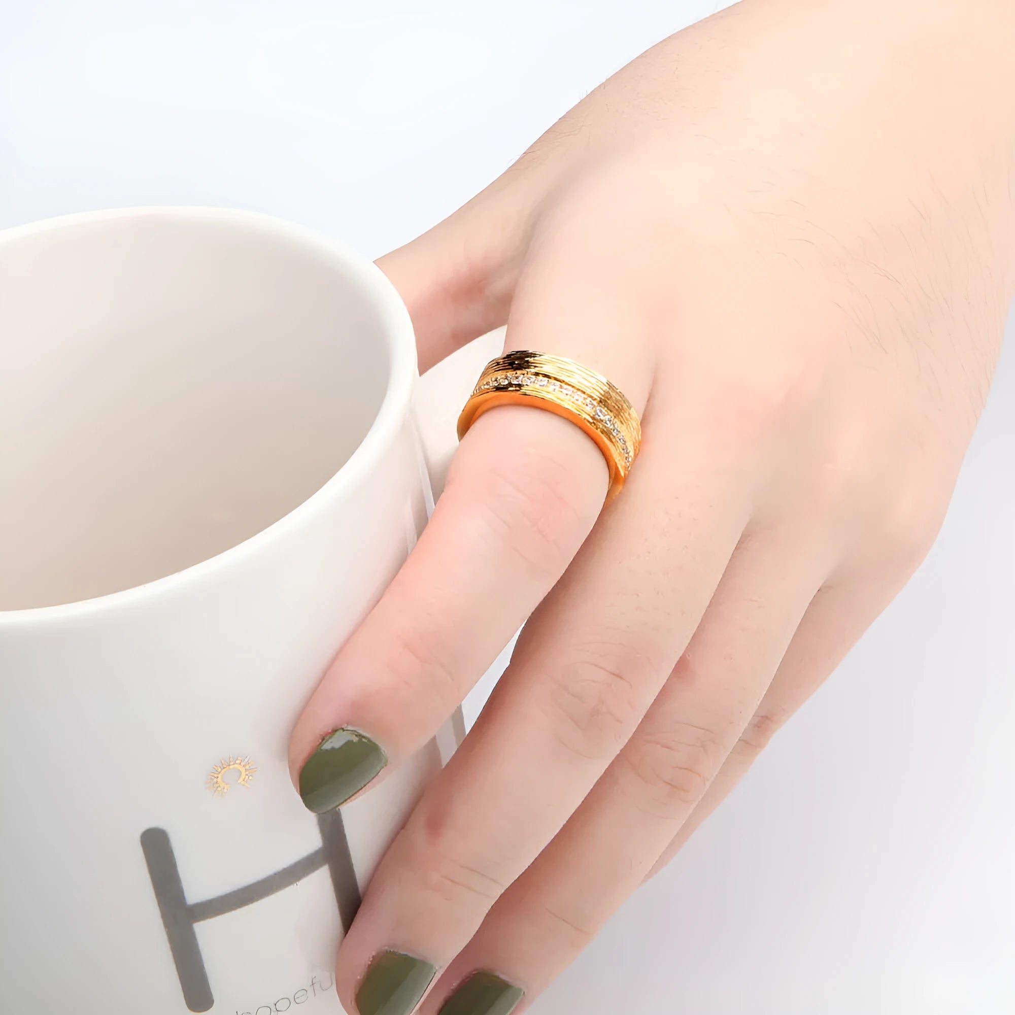 Gold-colour geometric zircon ring for women in sizes 6, 7, and 8