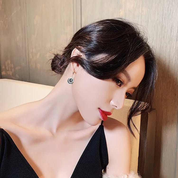 Black geometric circular alloy earrings with 3.6cm length and retro Hong Kong style design