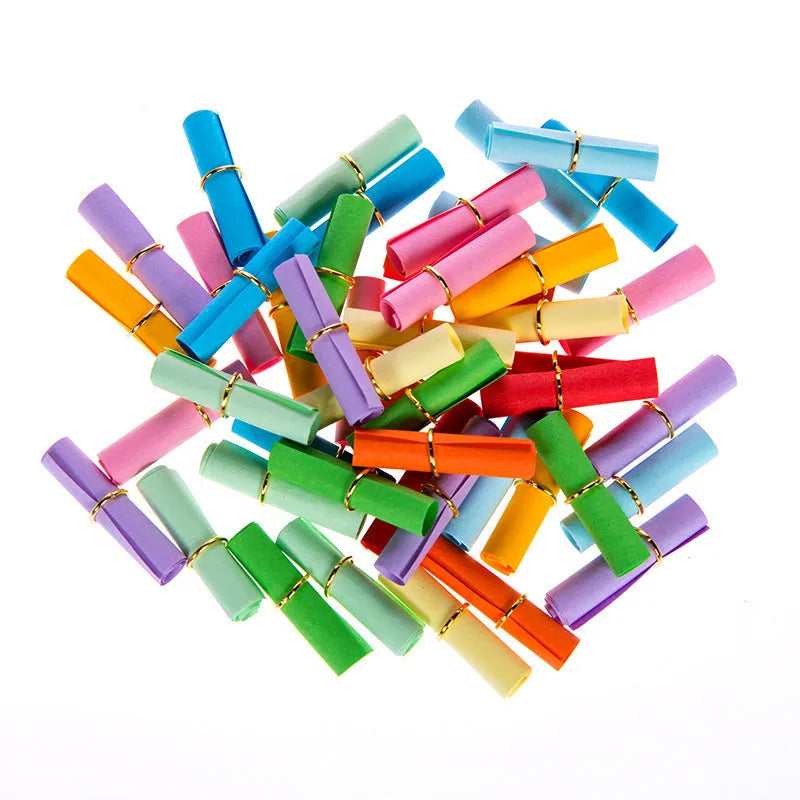 Coloured paper scrolls with metal eyelets in sizes 3x7cm, 4x7cm, 5x5cm, and 7x7cm for message writing.