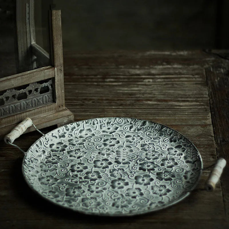 Round wrought iron storage tray with belt detail in European style