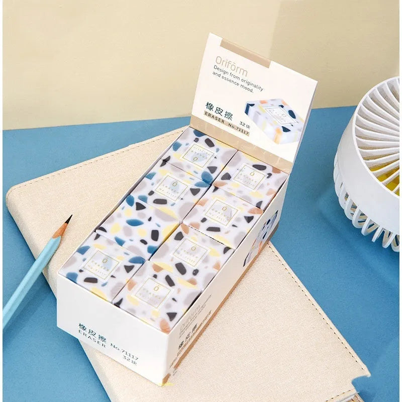 Single piece brick shaped rubber eraser for students with traceless cleaning capability