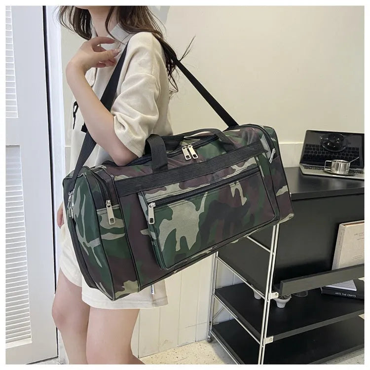 Camouflage pattern waterproof luggage bag with polyester striped lining