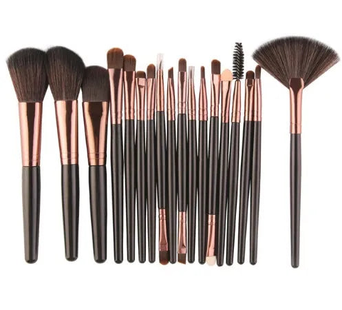MAANGE 18 piece makeup brush set with fan-shaped cosmetic brushes displayed
