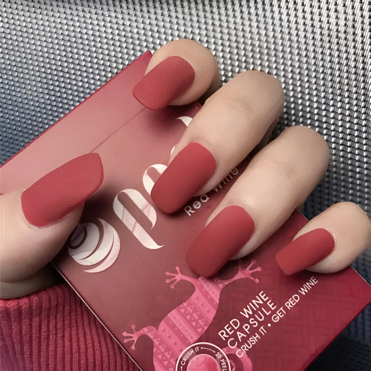 24-piece matte red medium length false nail set with glue-on application, approximately 27g net content