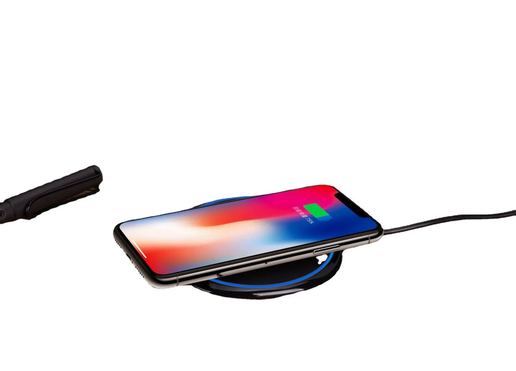 Black 15W fast wireless charger with glossy flat surface and Micro USB interface for Apple and Huawei phones