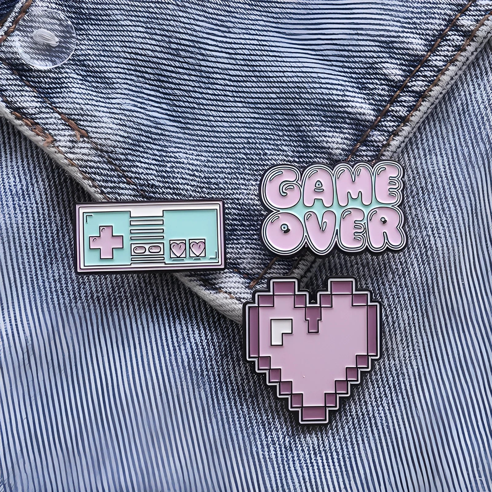 Stereo game console badge made from alloy metal in one of three colour options