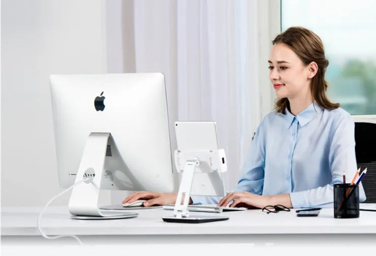 Folding aluminium phone and tablet holder with 360° rotation in black or silver