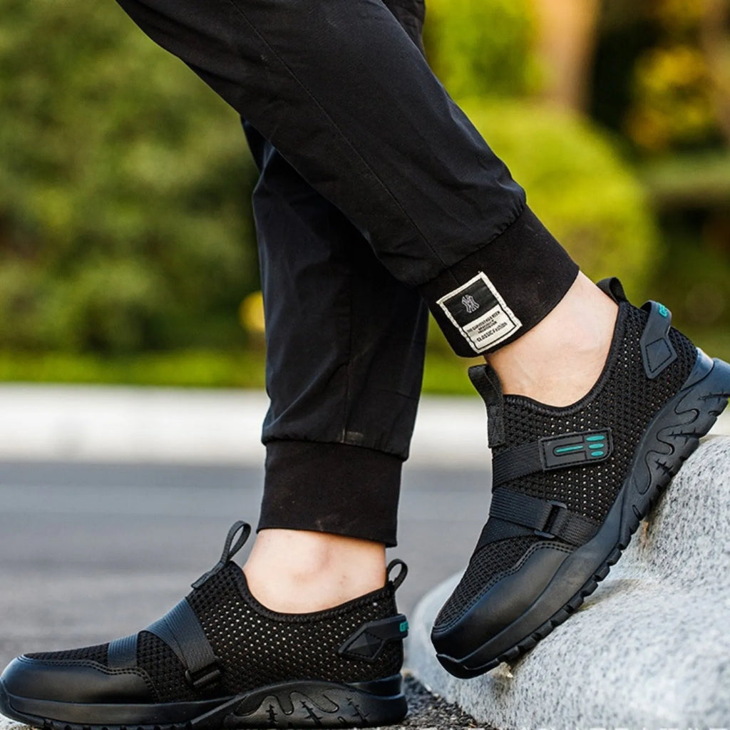 Men's grey industrial safety shoes with anti-smash protection and rubber soles