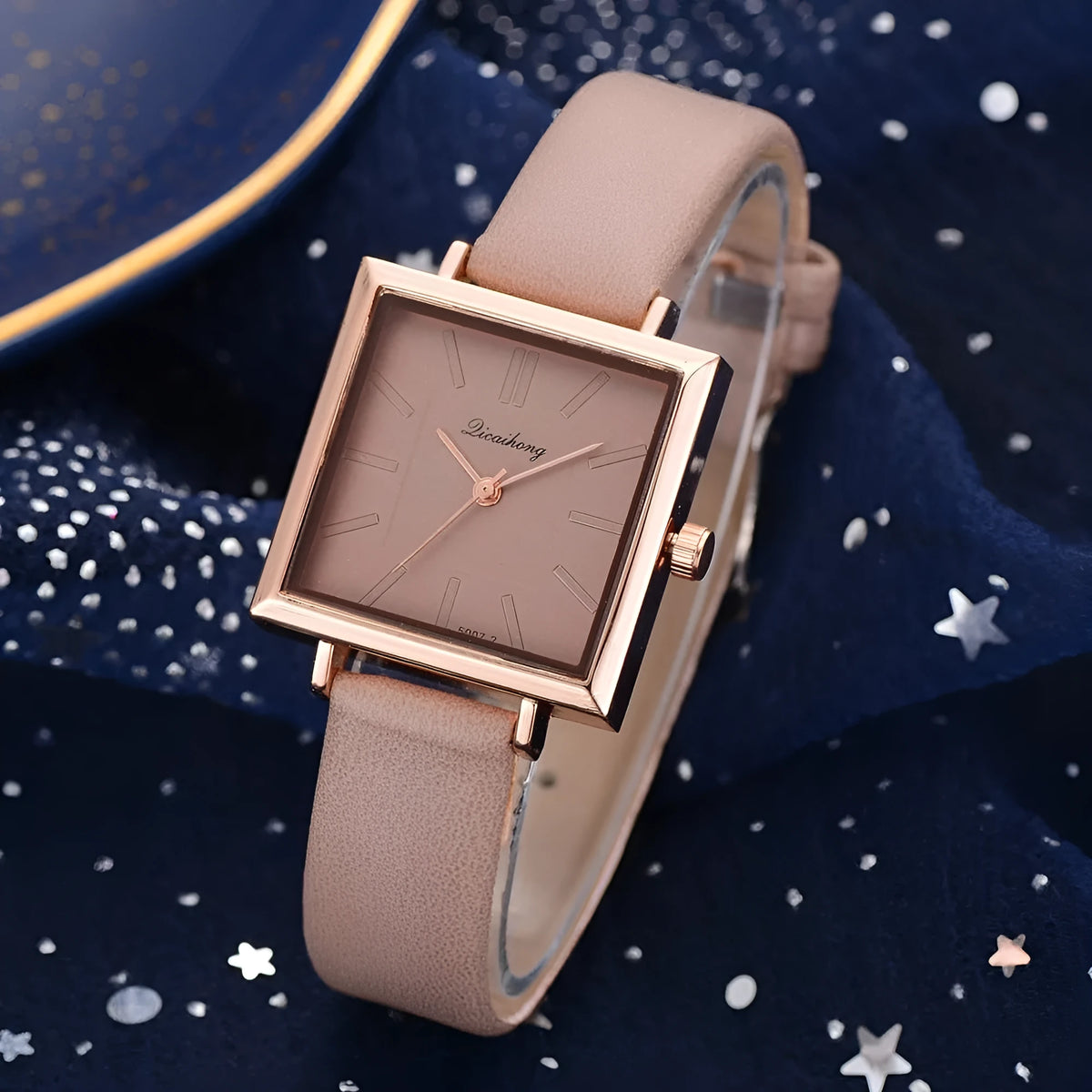 Square women's bracelet watch with leather strap, quartz movement, 2.8cm dial, available in seven colours