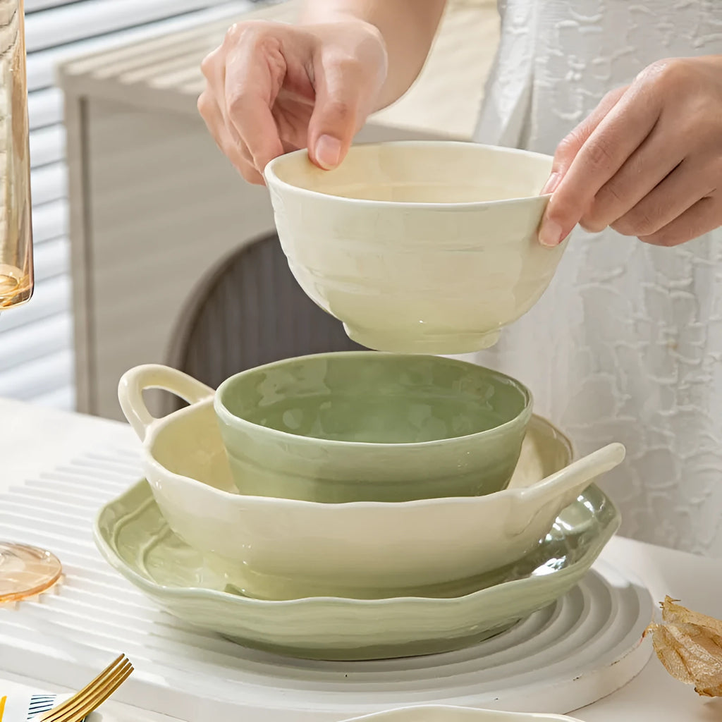 Solid colour modern ceramic tableware set with seven pieces in a gift box.
