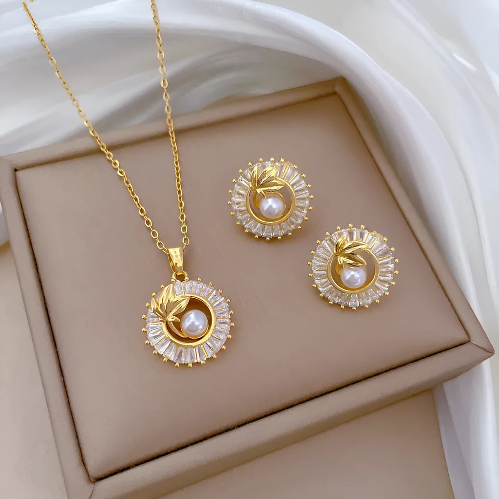 Women's titanium steel geometric jewellery set with copper pendant necklace and gold-plated earrings